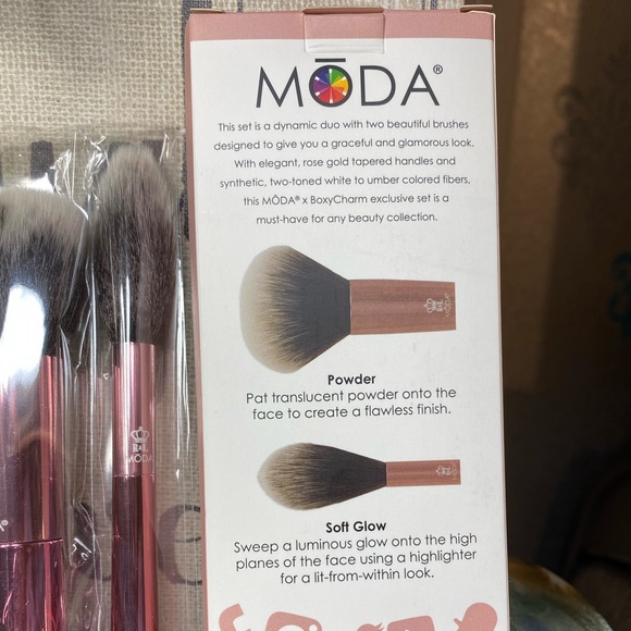 🎉FREE🎉 MŌDA® Limited Edition 2pc Powder & Soft Glow Kit (Free w/purchase) - Picture 4 of 6